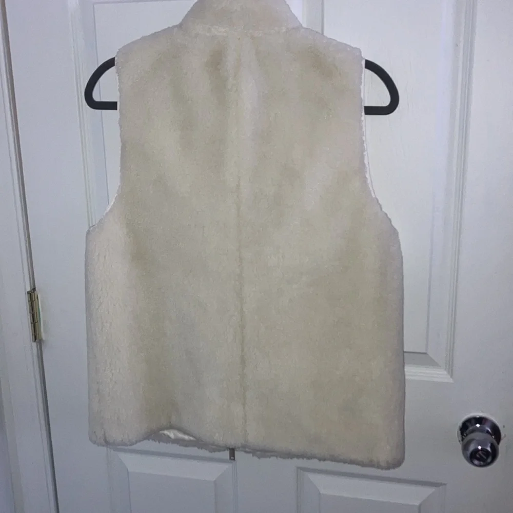 J Crew Excursion Sherpa Vest Ivory - NWT - Picture 4 of 4